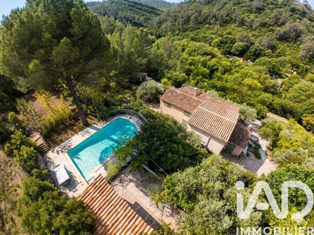 Maison 9 pièces 265 m²