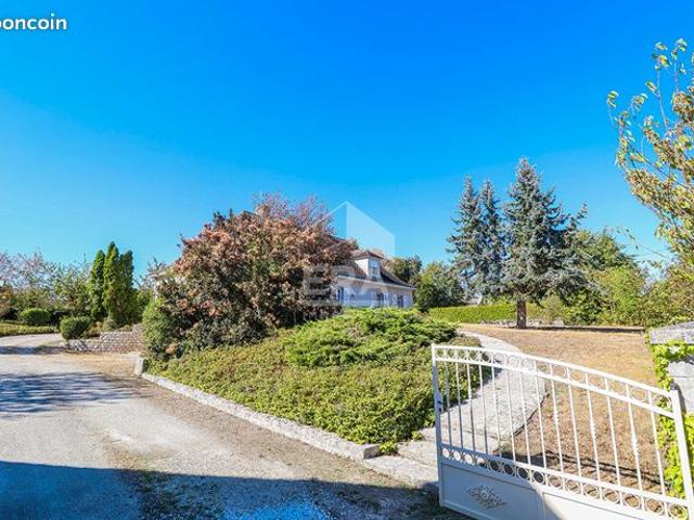 Maison 9 pièces 265 m²