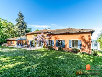 Maison 9 pièces 266 m²