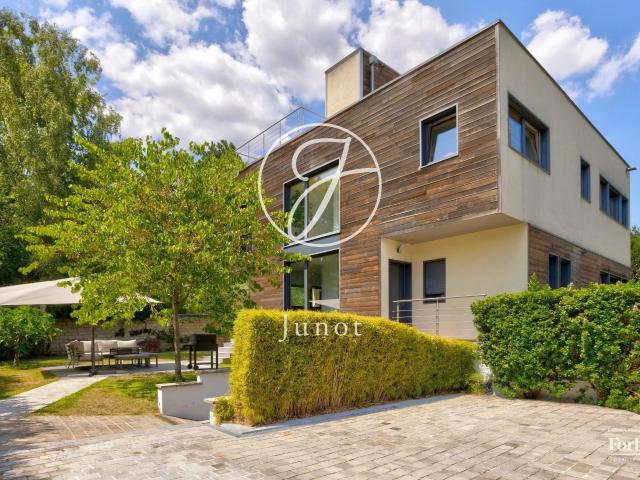 Maison 9 pièces 266 m²