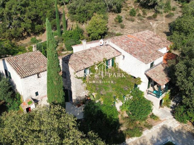 Maison 9 pièces 267 m²