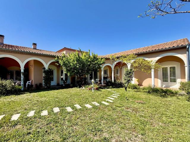 Maison 9 pièces 260 m²