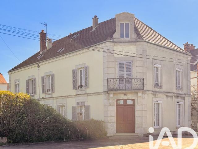 Maison 9 pièces 260 m²