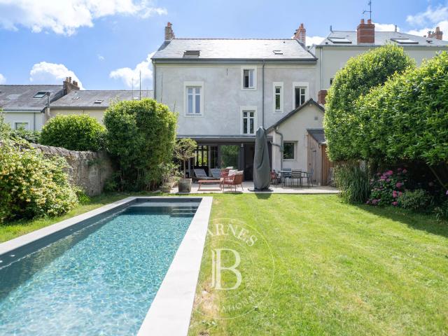 Maison 9 pièces 260 m²