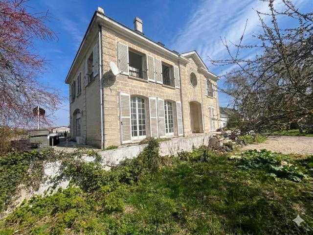 Maison 9 pièces 260 m²