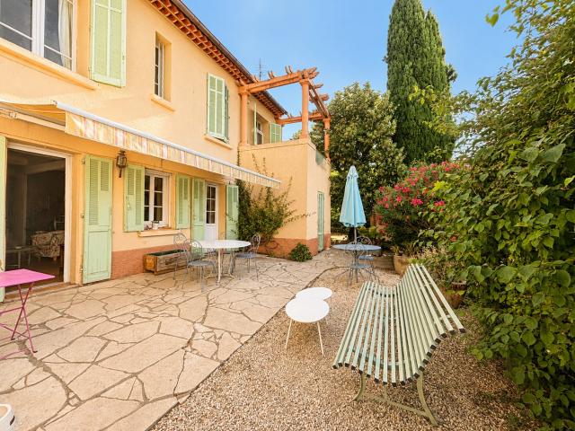 Maison 9 pièces 260 m²
