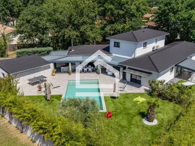 Maison 9 pièces 260 m²