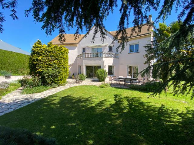 Maison 9 pièces 260 m²
