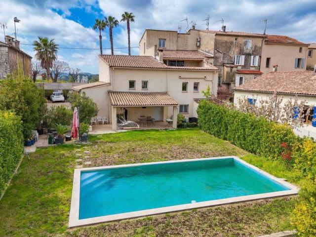 Maison 9 pièces 260 m²