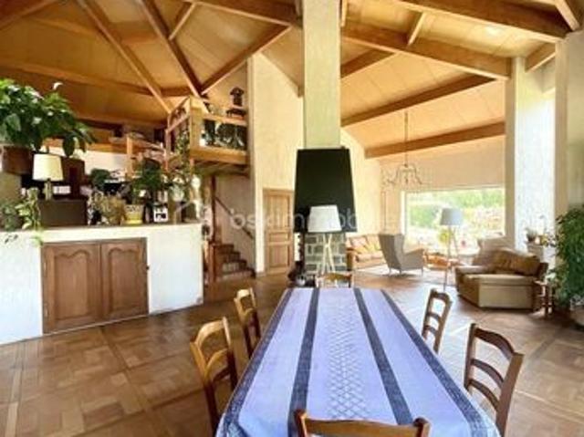 Maison 9 pièces 260 m²