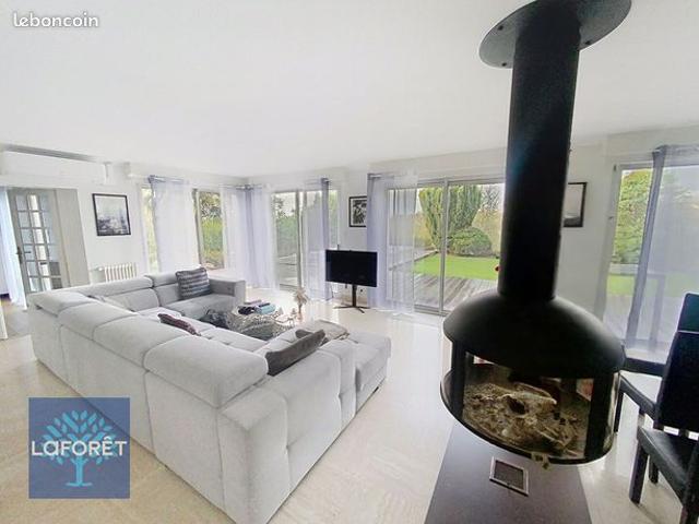 Maison 9 pièces 260 m²
