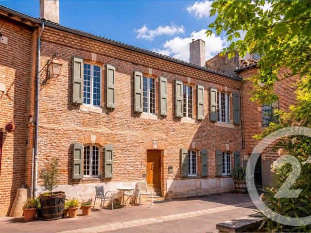 Maison 9 pièces 261 m²