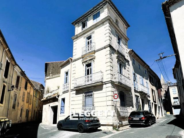 Maison 9 pièces 261 m²