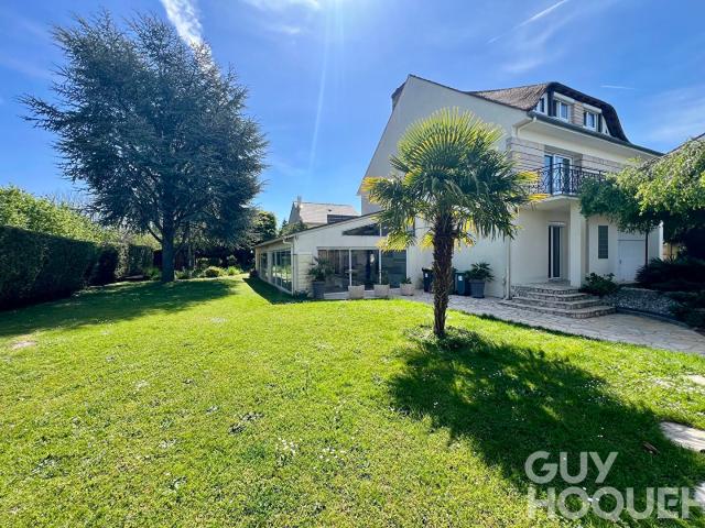 Maison 9 pièces 261 m²