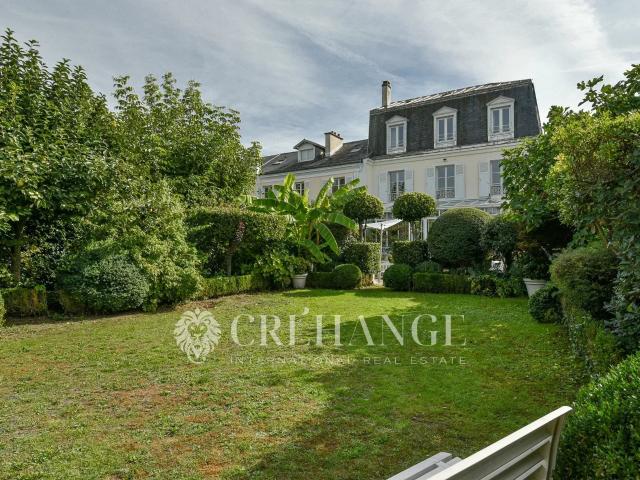 Maison 9 pièces 262 m²