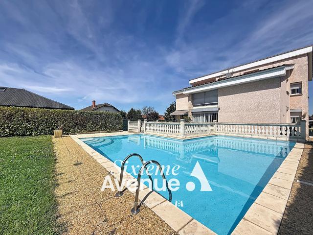 Maison 9 pièces 263 m²