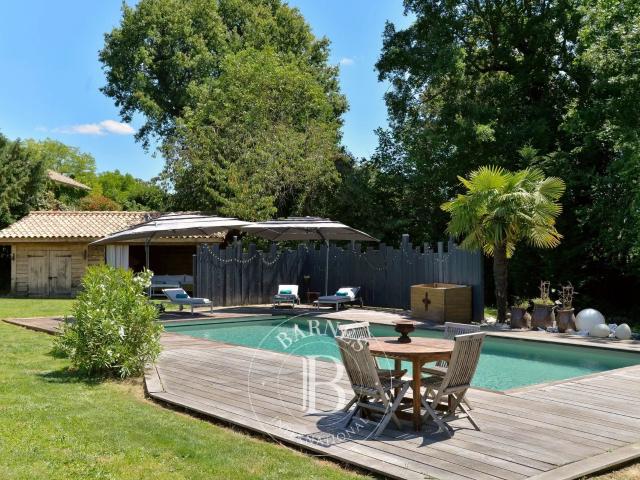 Maison 9 pièces 275 m²