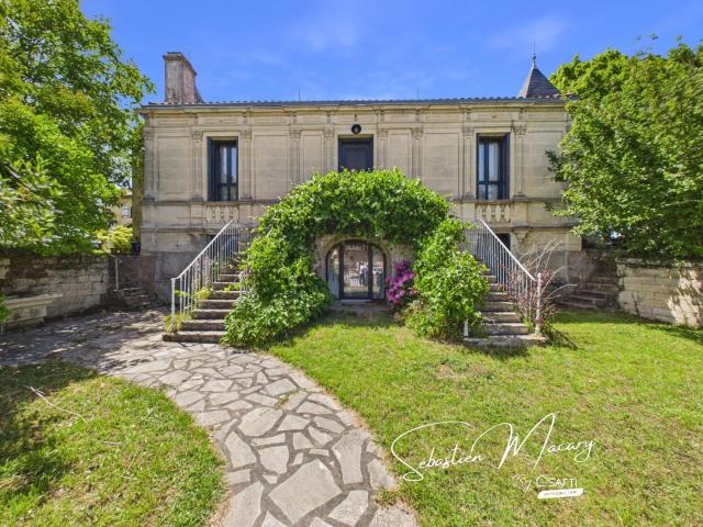 Maison 9 pièces 275 m²