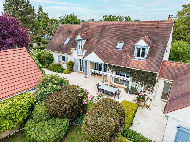 Maison 9 pièces 275 m²