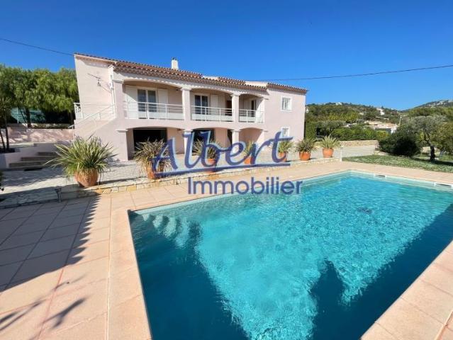 Maison 9 pièces 270 m²