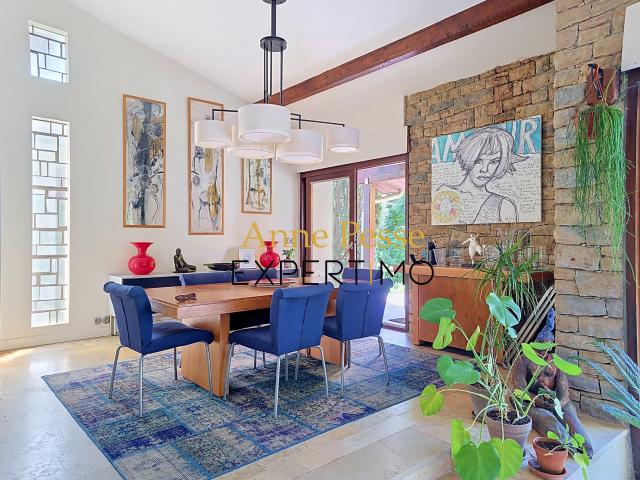 Maison 9 pièces 270 m²