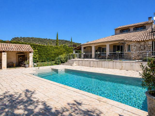 Maison 9 pièces 270 m²
