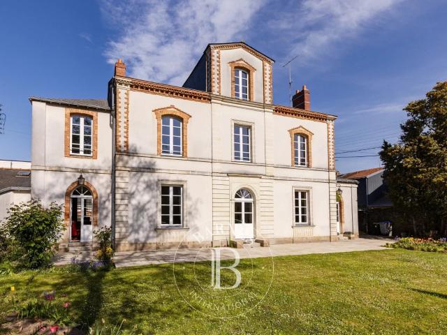 Maison 9 pièces 270 m²