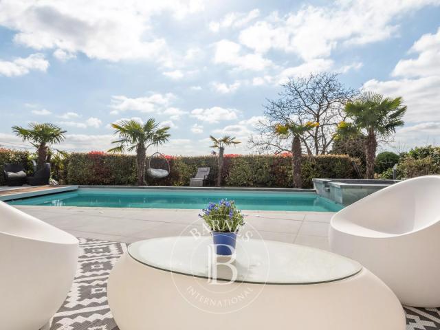 Maison 9 pièces 270 m²