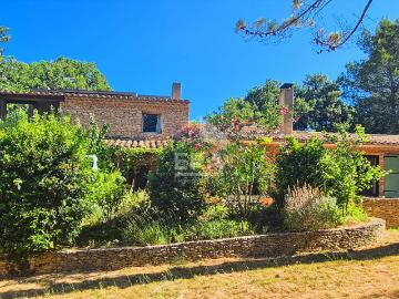 Maison 9 pièces 270 m²
