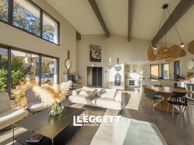 Maison 9 pièces 270 m²
