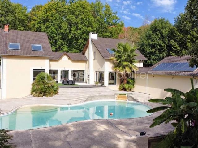 Maison 9 pièces 270 m²