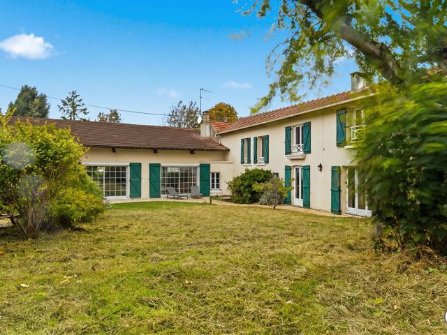 Maison 9 pièces 270 m²