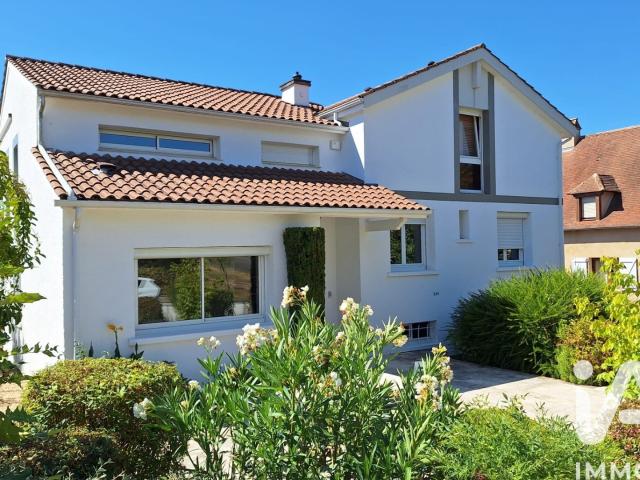 Maison 9 pièces 271 m²
