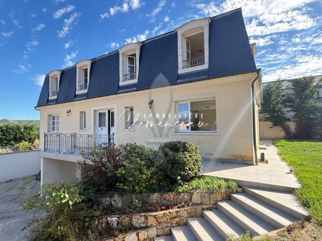 Maison 9 pièces 272 m²