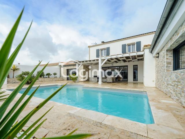 Maison 9 pièces 273 m²