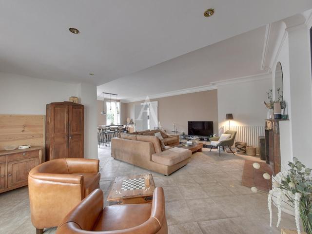 Maison 9 pièces 285 m²