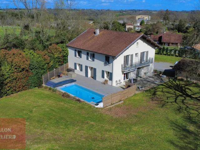 Maison 9 pièces 280 m²