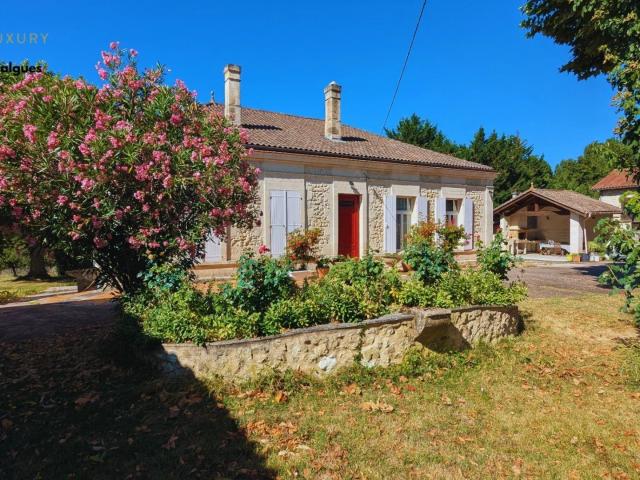 Maison 9 pièces 280 m²