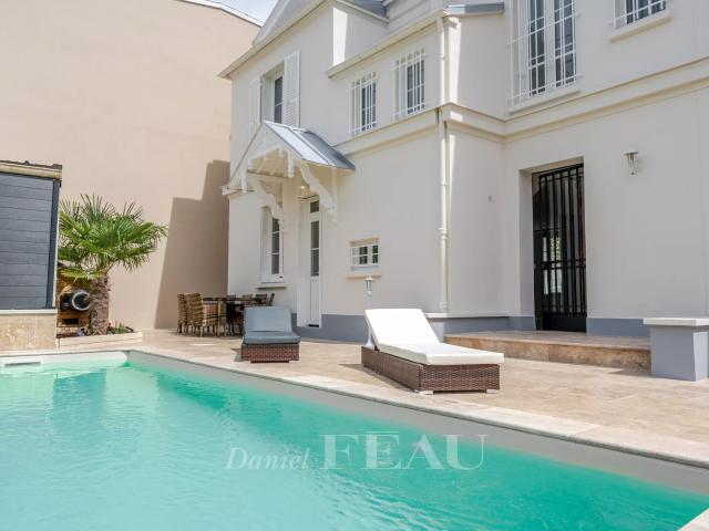 Maison 9 pièces 280 m²