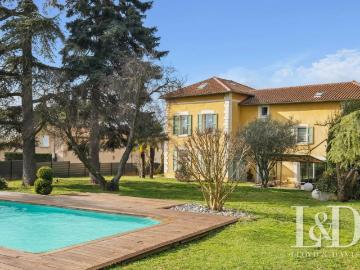 Maison 9 pièces 280 m²