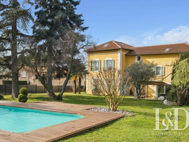 Maison 9 pièces 280 m²