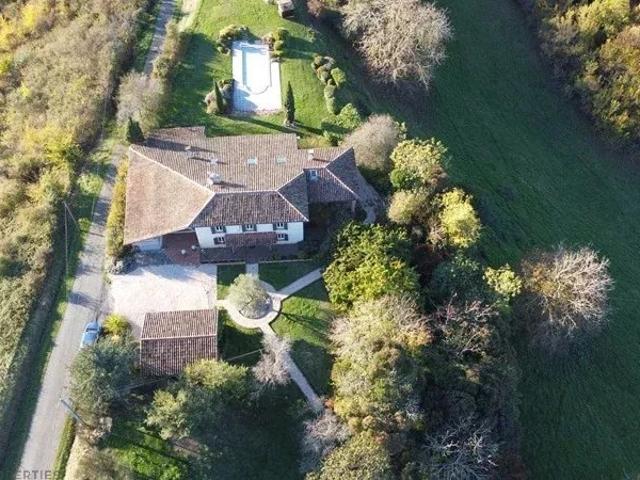Maison 9 pièces 280 m²