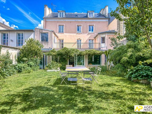 Maison 9 pièces 280 m²