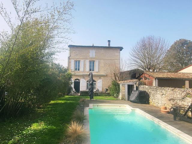 Maison 9 pièces 280 m²