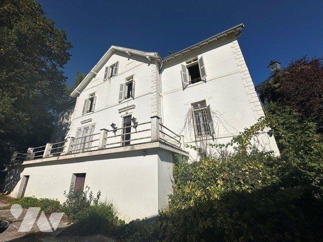 Maison 9 pièces 280 m²