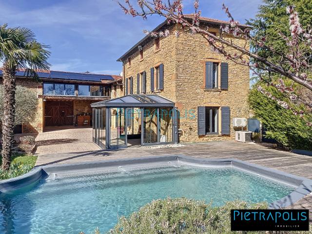 Maison 9 pièces 281 m²
