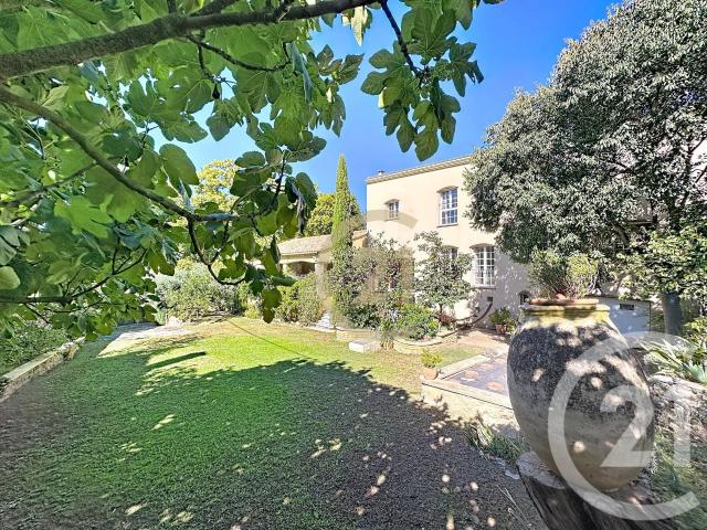 Maison 9 pièces 444 m²