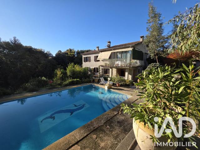 Maison 9 pièces 295 m²