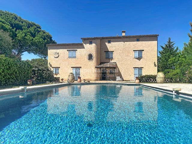 Maison 9 pièces 295 m²