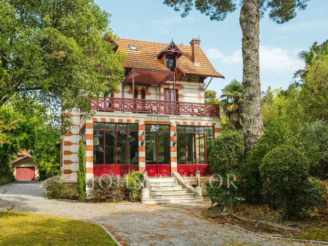 Maison 9 pièces 296 m²